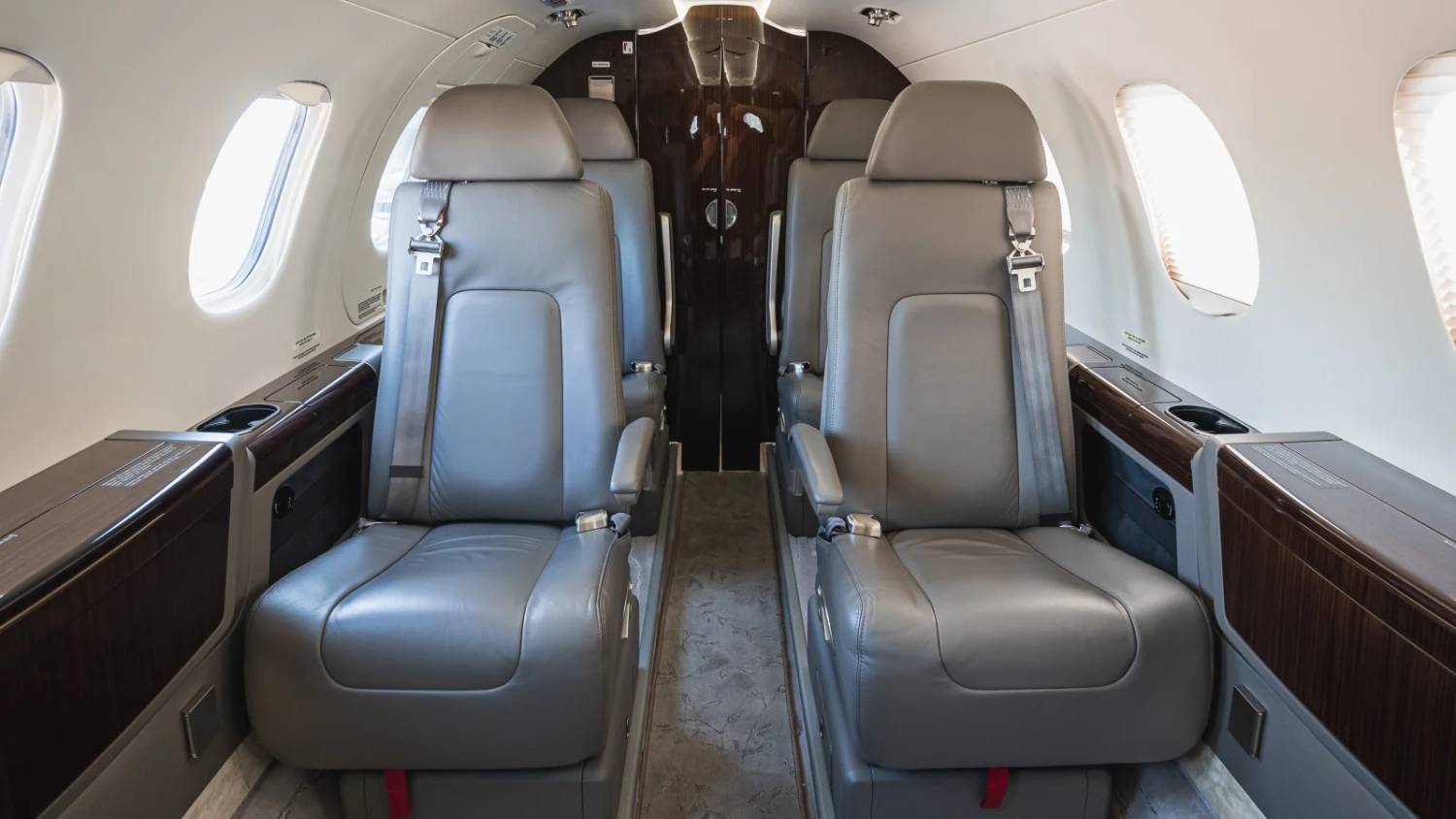 EMBRAER PHENOM 300