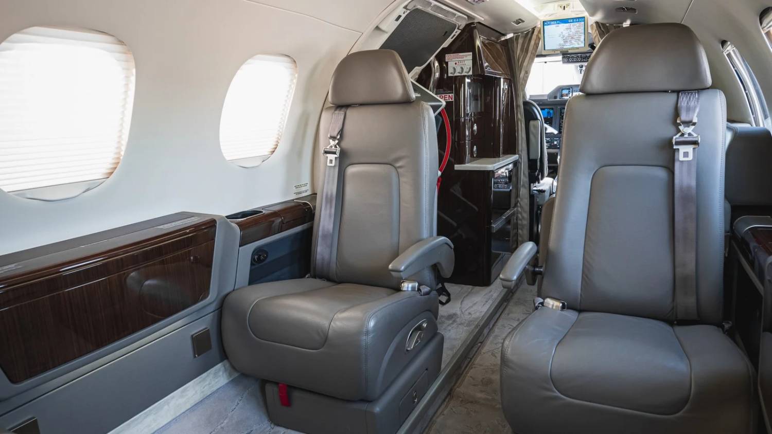 EMBRAER PHENOM 300