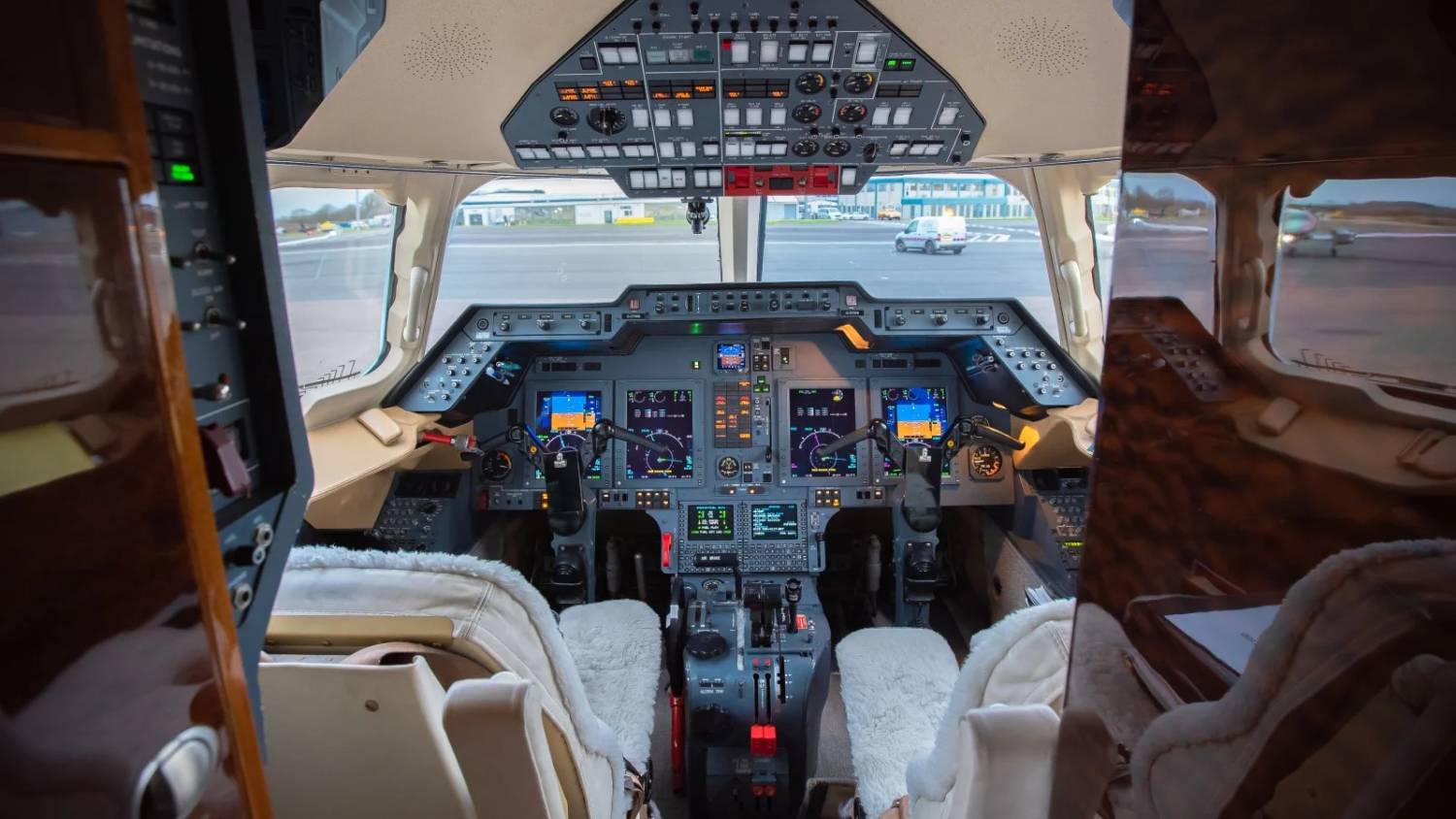 HAWKER BEECHCRAFT 750