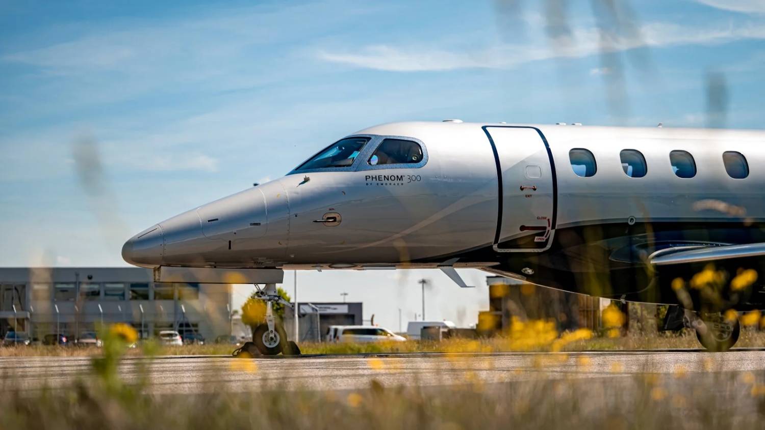 EMBRAER PHENOM 300