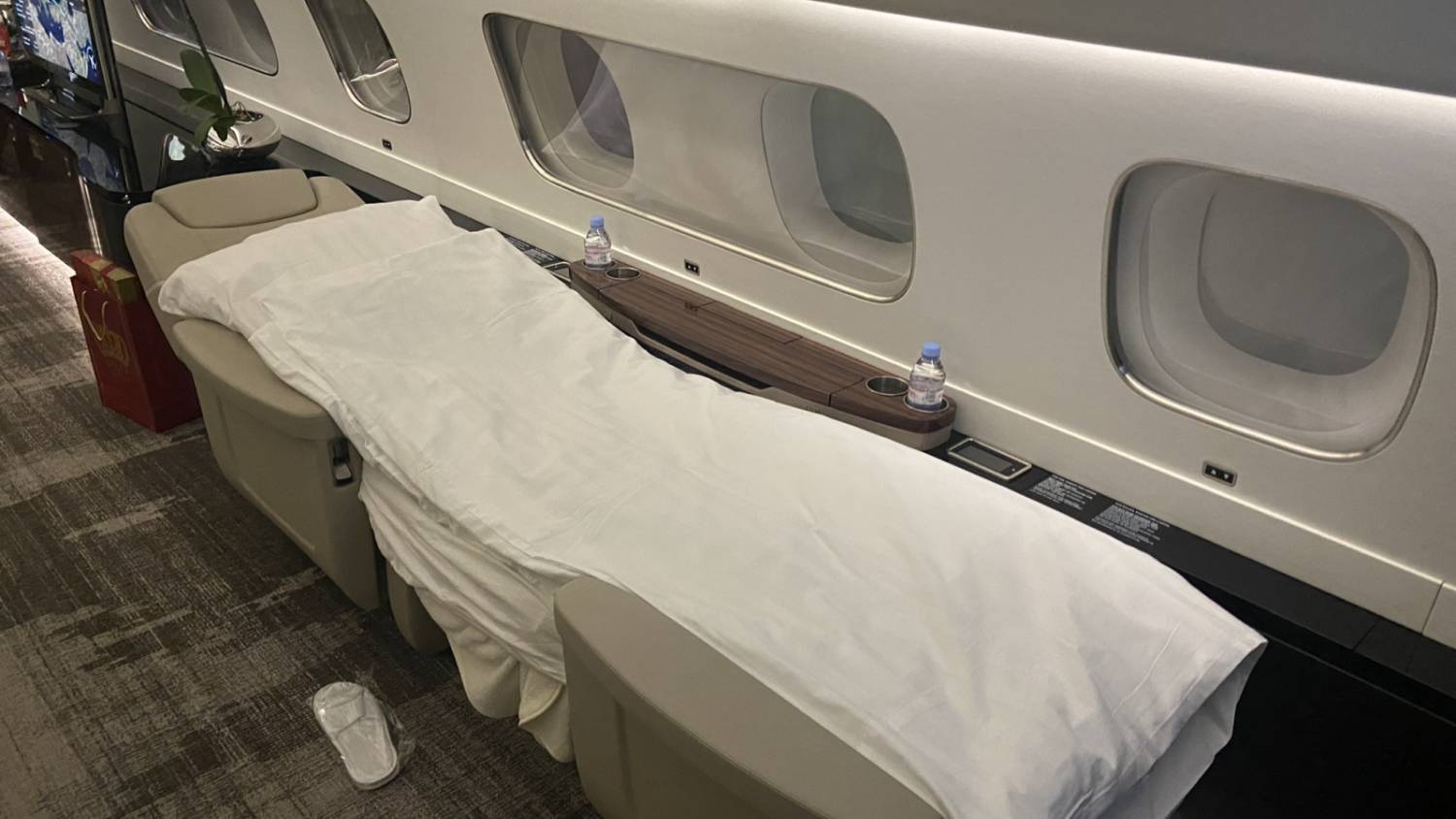 EMBRAER LINEAGE 1000