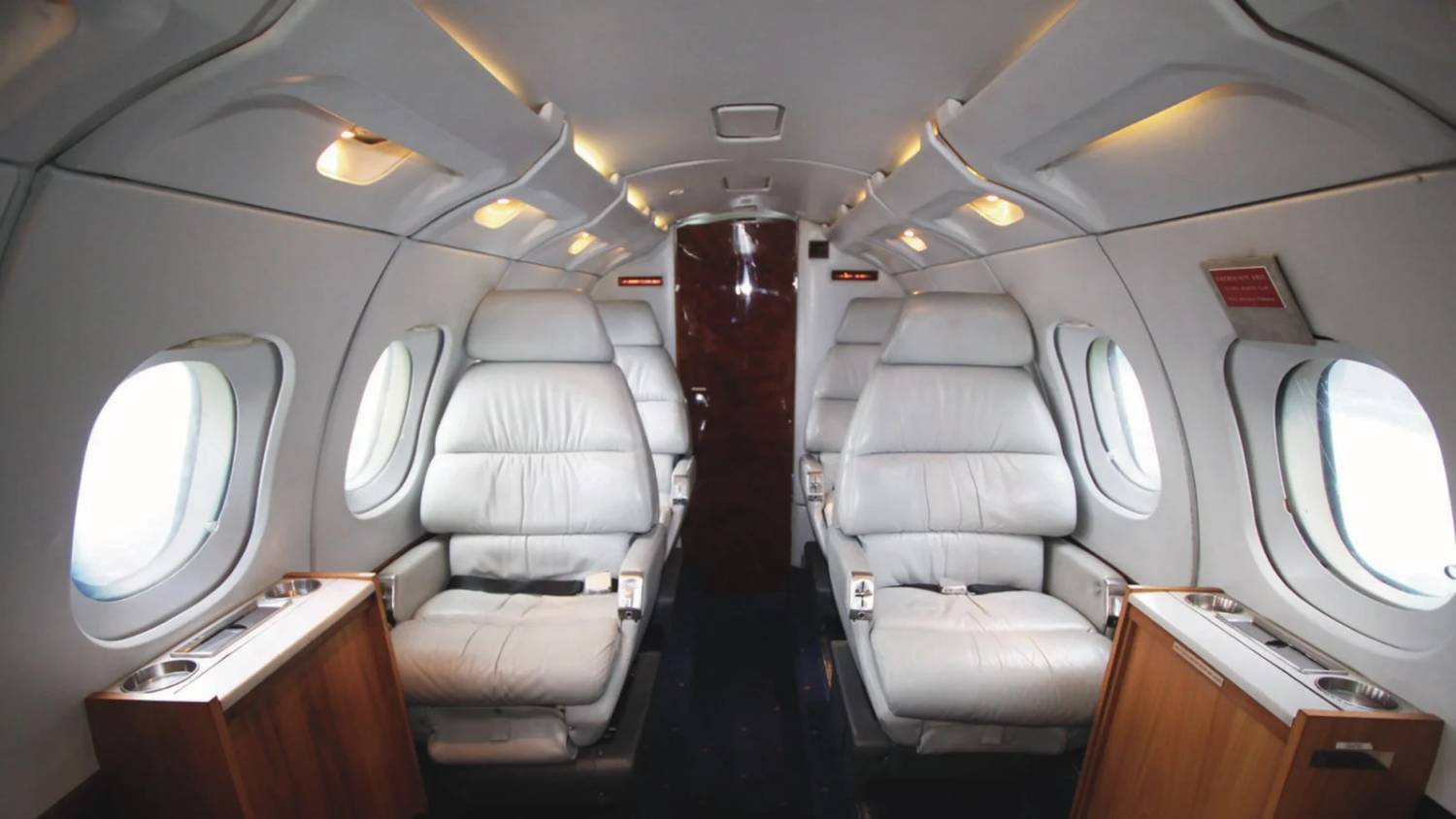 HAWKER BEECHCRAFT 700